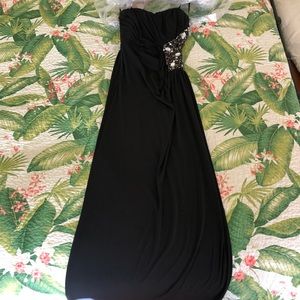 STUNNING flattering floor length black prom dress
